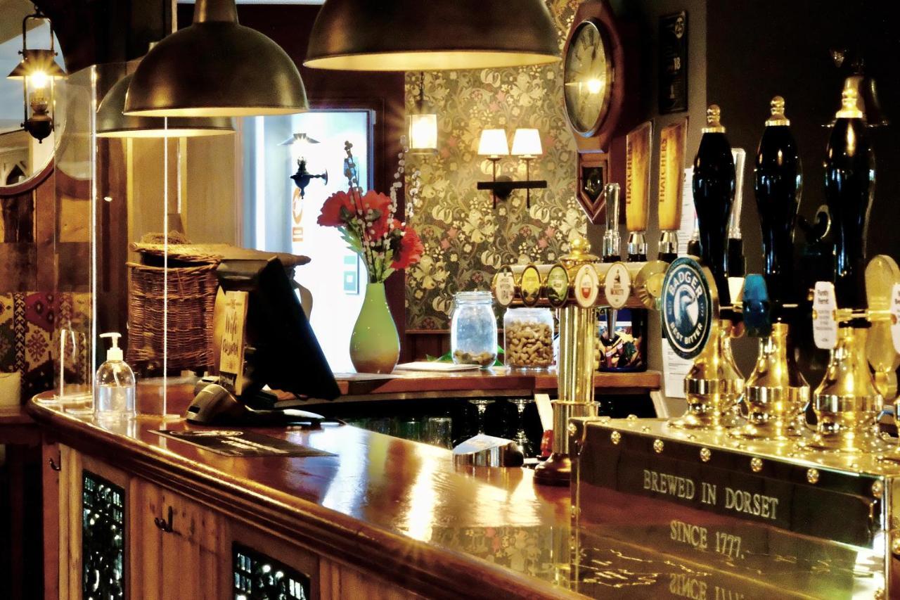 The Greyhound Inn トーントン エクステリア 写真