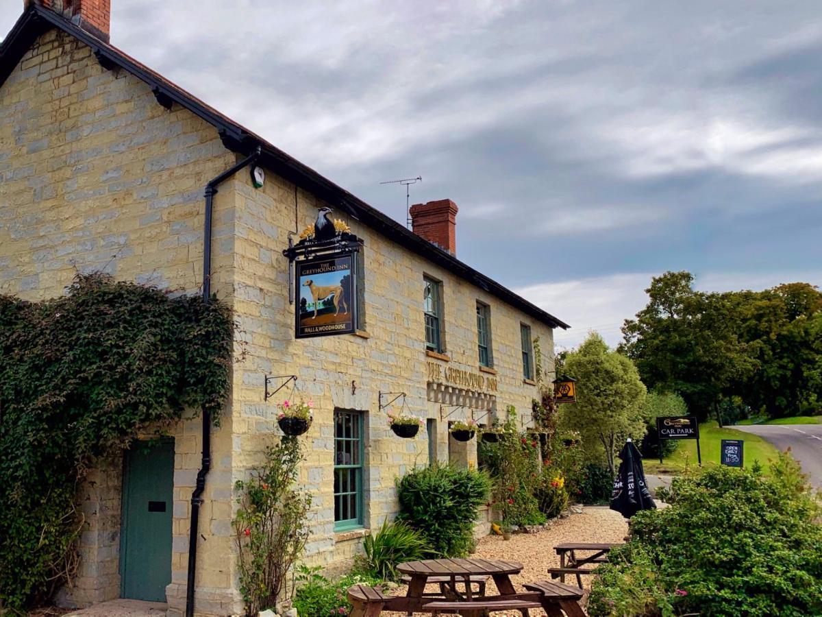 The Greyhound Inn トーントン エクステリア 写真